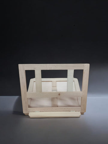 WOODEN EASEL STAND