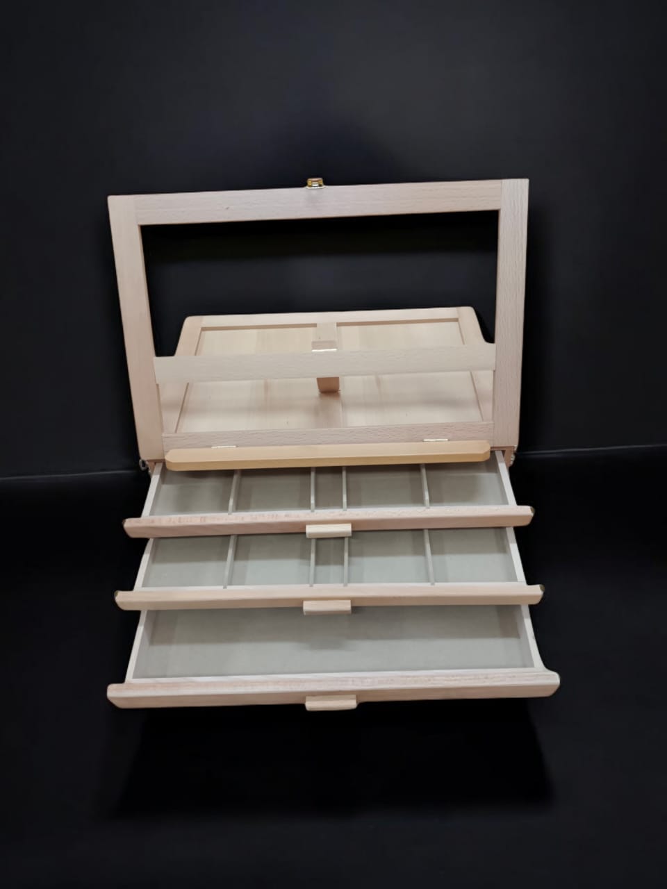 WOODEN EASEL STAND