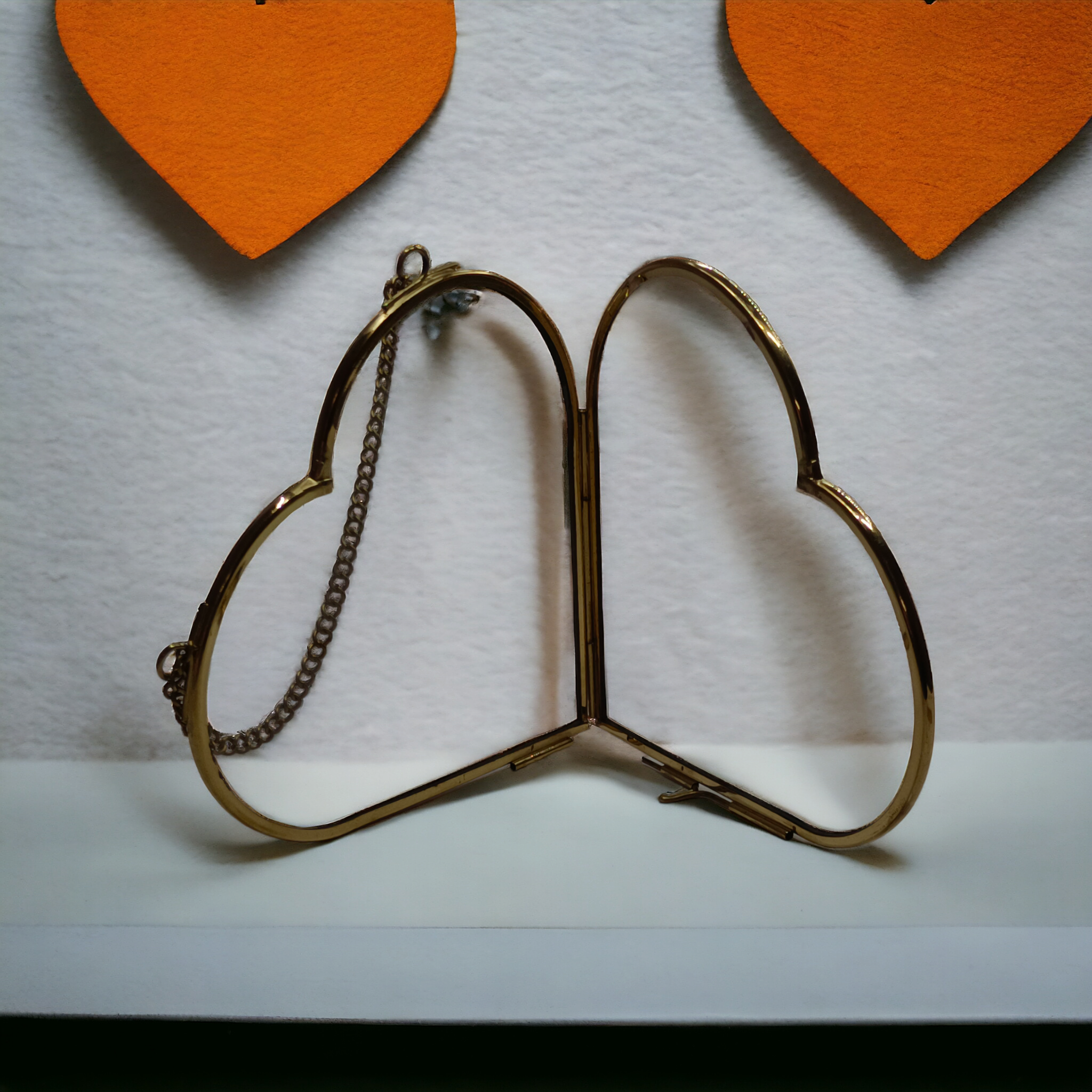 GLASS HEART FRAME 6